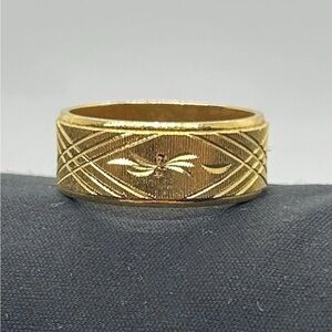 Retro Vintage Statement Golden Ring – Timeless Collectible Jewelry, Sizes 8-10